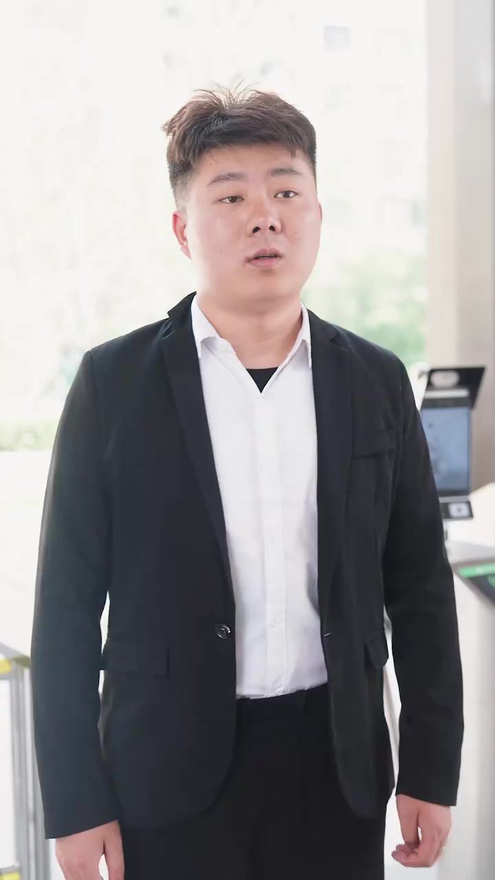拽媽攜崽歸來（一胎三寶，神秘爹地竟是大佬）